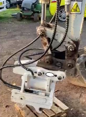 Huitong Kazıcı Hızlı Eğiliş Bağlantısı HT 1-2.8 Ton 95kg CAT/Komatsu El Kilitle Uyumlu